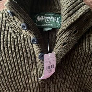 NWT AMERICAN EAGLE men’s 5button sweater dark olive green in color size xs